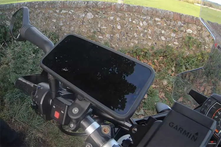 WHICH PHONE MOUNT IS BETTER FOR MOTORCYCLE