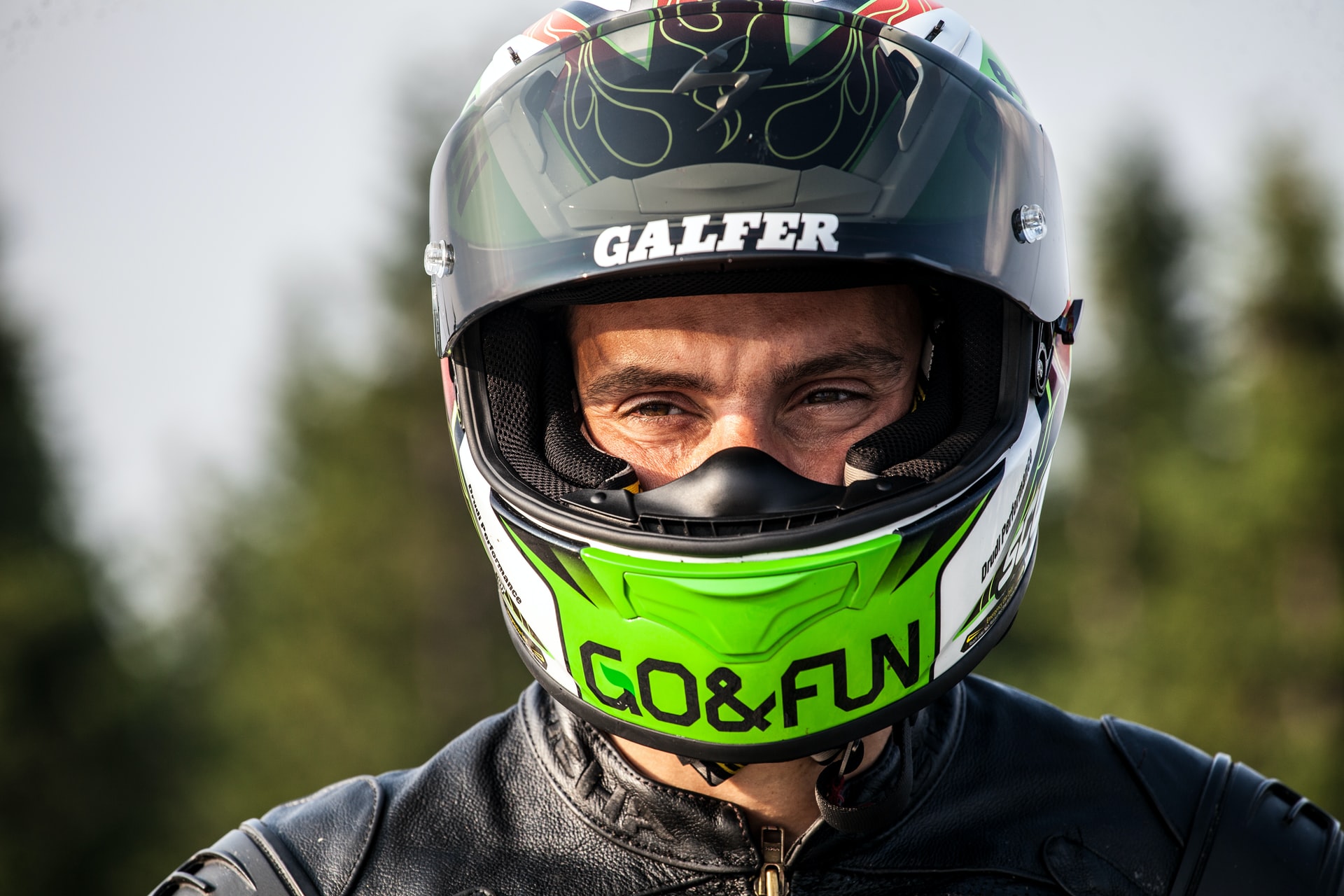 what is the lightest modular motorcycle helmet